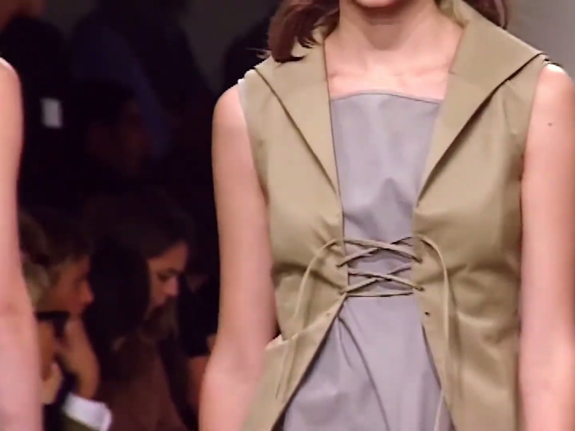 【MIUMIU】RUNWAY着用 ワックスキャンバスピーコート 24983603_55172778_1000.jpg